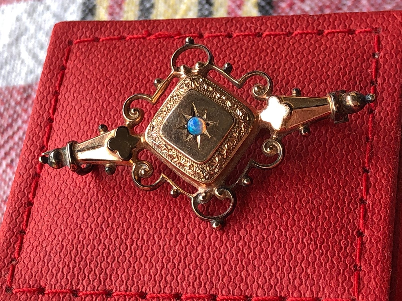 Antieke Broche Met Opaal Sterretje Goud Victoriaanse 1880, Ophalen of Verzenden, Goud, Broche, Met edelsteen