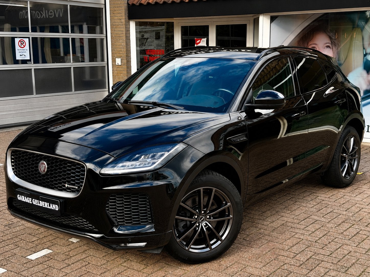 Jaguar E-PACE 2.0 P250 AWD R-Dynamic SE | PANO | LEDER | NAV, Auto's, Automaat, Dealer onderhouden, 249 pk, Gebruikt