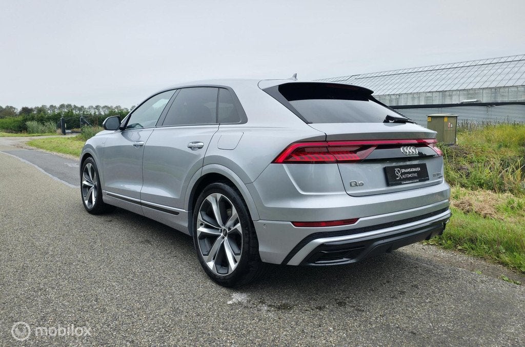 Audi Q8 55 TFSI e Quattro S-Line / Nachtzicht / HUD / Sfeer, Automaat, Lichtsensor, Gebruikt, Zwart