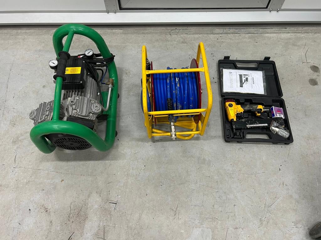 complete tacker set, Doe-het-zelf en Verbouw, Ophalen, 10 bar of meer, Zo goed als nieuw, 200 tot 400 liter/min