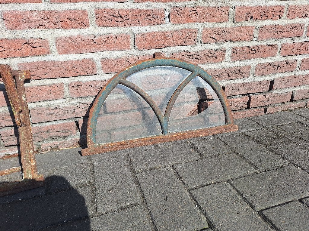 gietijzeren stalraampje uit 1924 brocante, Ophalen