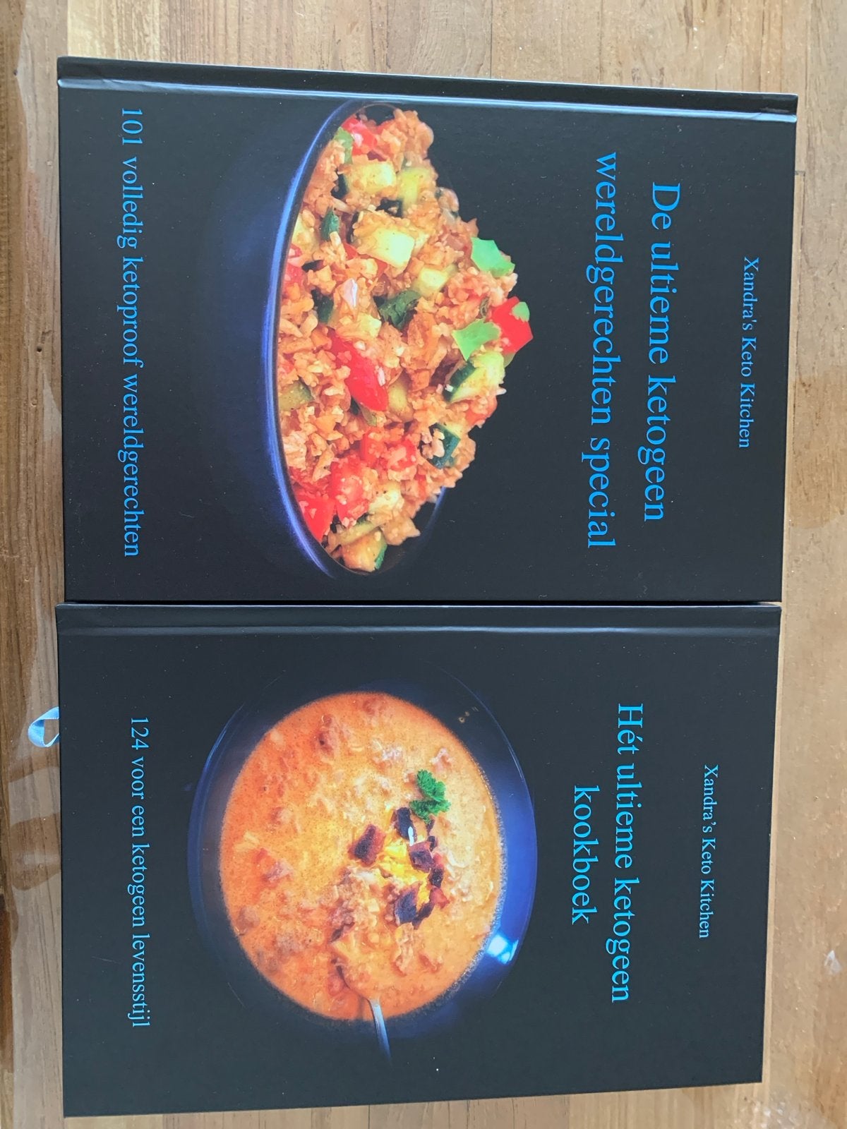 Xandra's Keto Kitchen: 2 ketogene kookboeken, Boeken, Hoofdgerechten, Nieuw, Ophalen of Verzenden, Gezond koken
