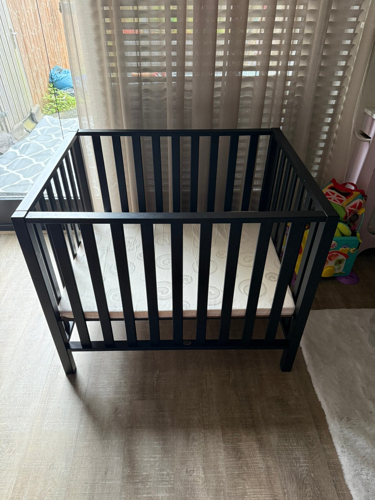 Twf Box zwart met matras, Ophalen, Gebruikt
