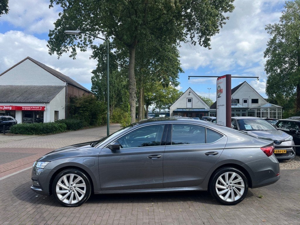 Skoda OCTAVIA 1.4 TSI IV PHEV BUSINESS EDITION / CARPLAY / C, Auto's, Gebruikt, 4 cilinders, Plug-in hybride, 13 kWh