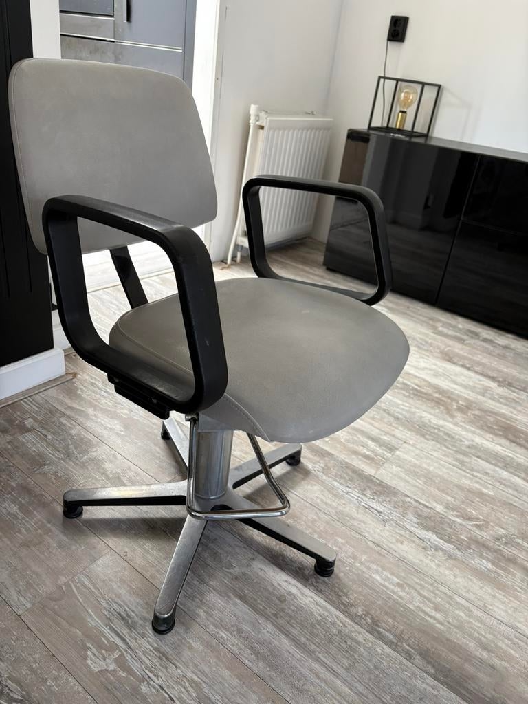 kapperstoel met pomp BIEDEN, Huis en Inrichting, Bureaustoelen, Ophalen, Gebruikt, Grijs