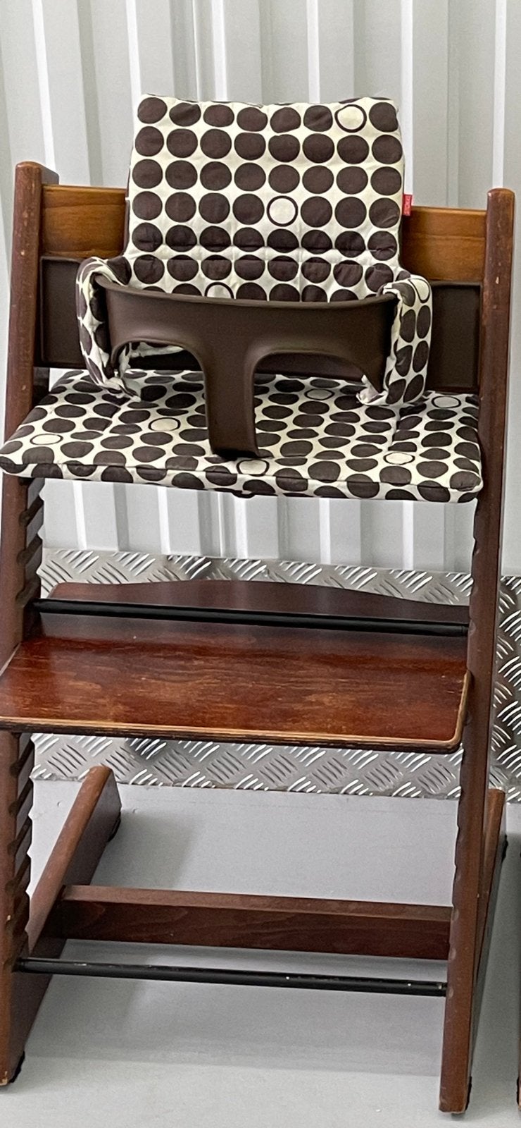 Stokke TRIPP TRAPP WALNOOT bruin compleet, Ophalen, Zo goed als nieuw, Meegroeistoel, Gordel(s)
