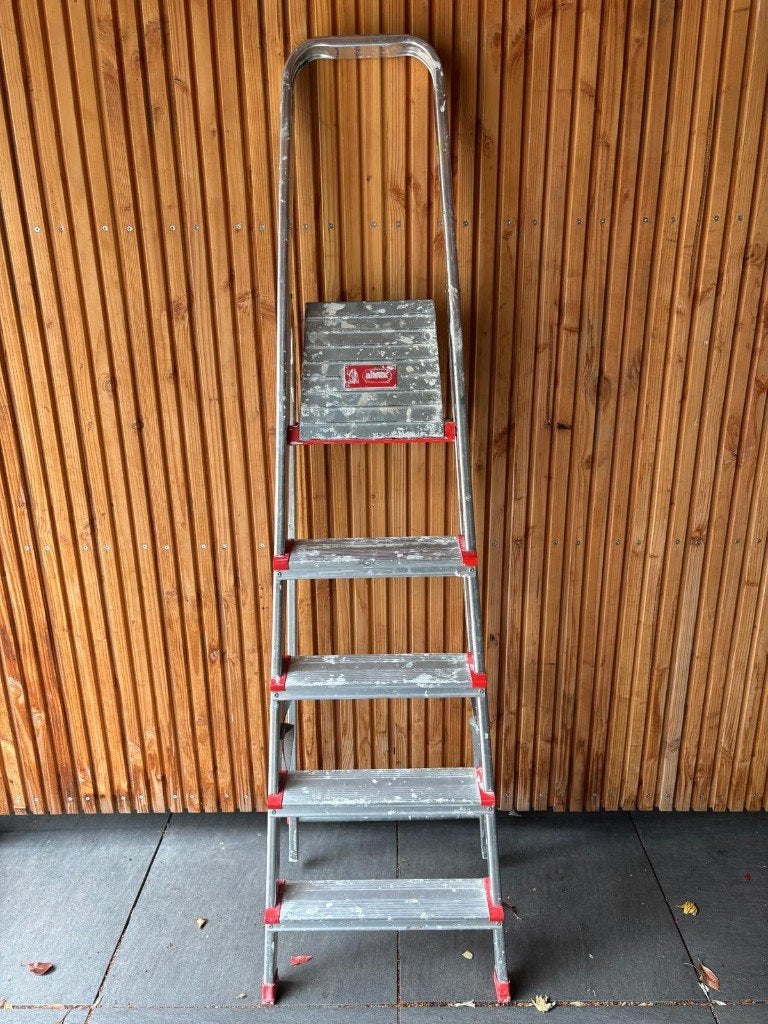 Altrex Steddy S-505 / huishoudtrap / 5 treden, Doe-het-zelf en Verbouw, Ladders en Trappen, Ophalen, Gebruikt, Trap, Minder dan 2 meter