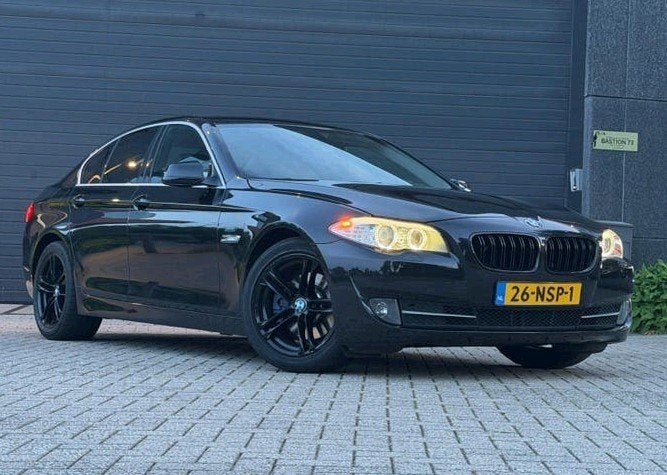 BMW 5-Serie 3.0 I 523 6-cilinder AUT Carplay Goed Onderhoud, Zwart, 2000 kg, Sedan, Onderhoudsboekje