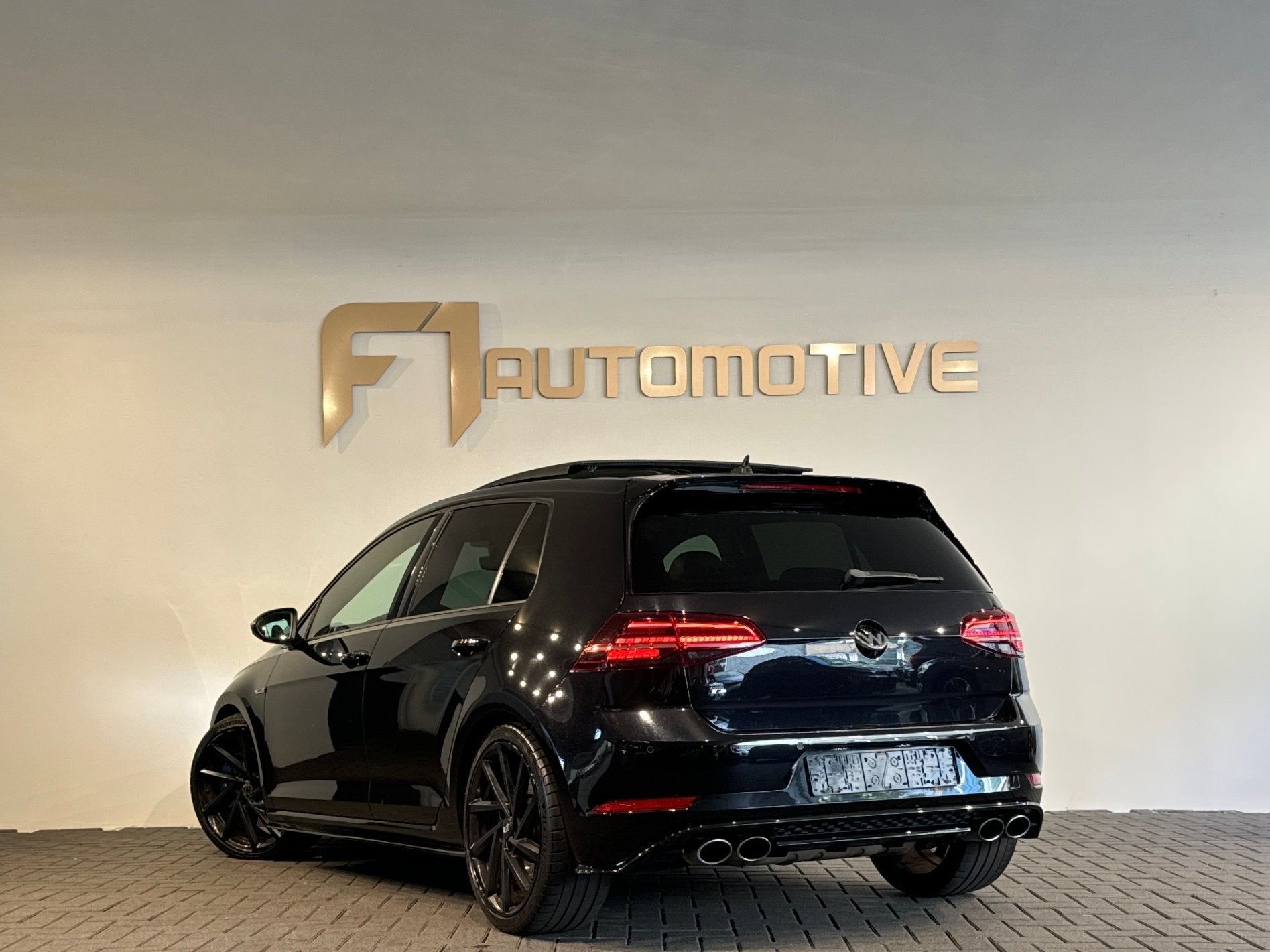 Volkswagen Golf 2.0 TSI 4Motion R Pano|Leer|Camera|Keyless|A, Automaat, Gebruikt, Euro 6, 4 cilinders