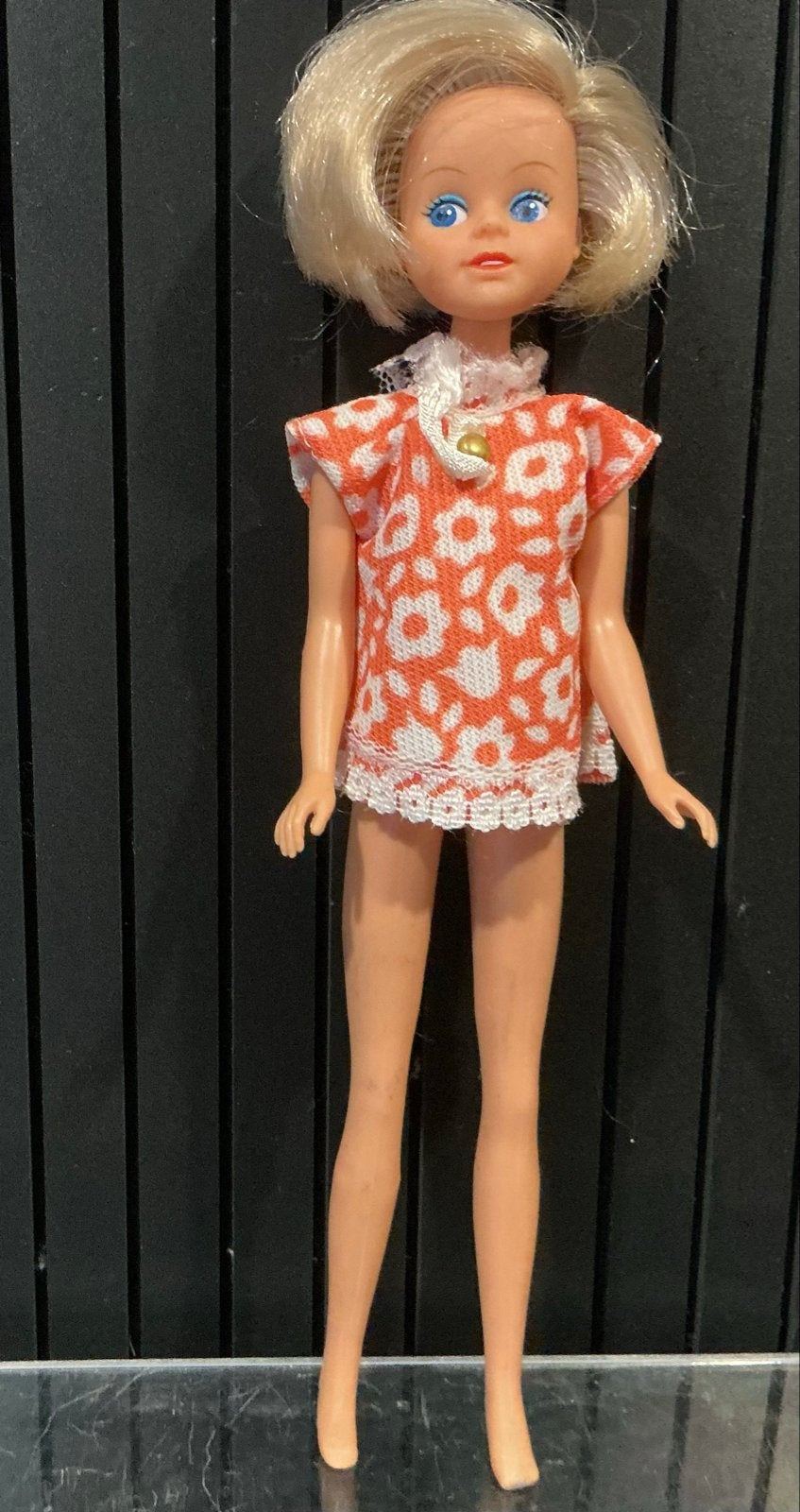 Vintage Daisy Doll, Optimum pop 70/80 e Jaren.Oranje outfit., Verzenden, Gebruikt, Pop
