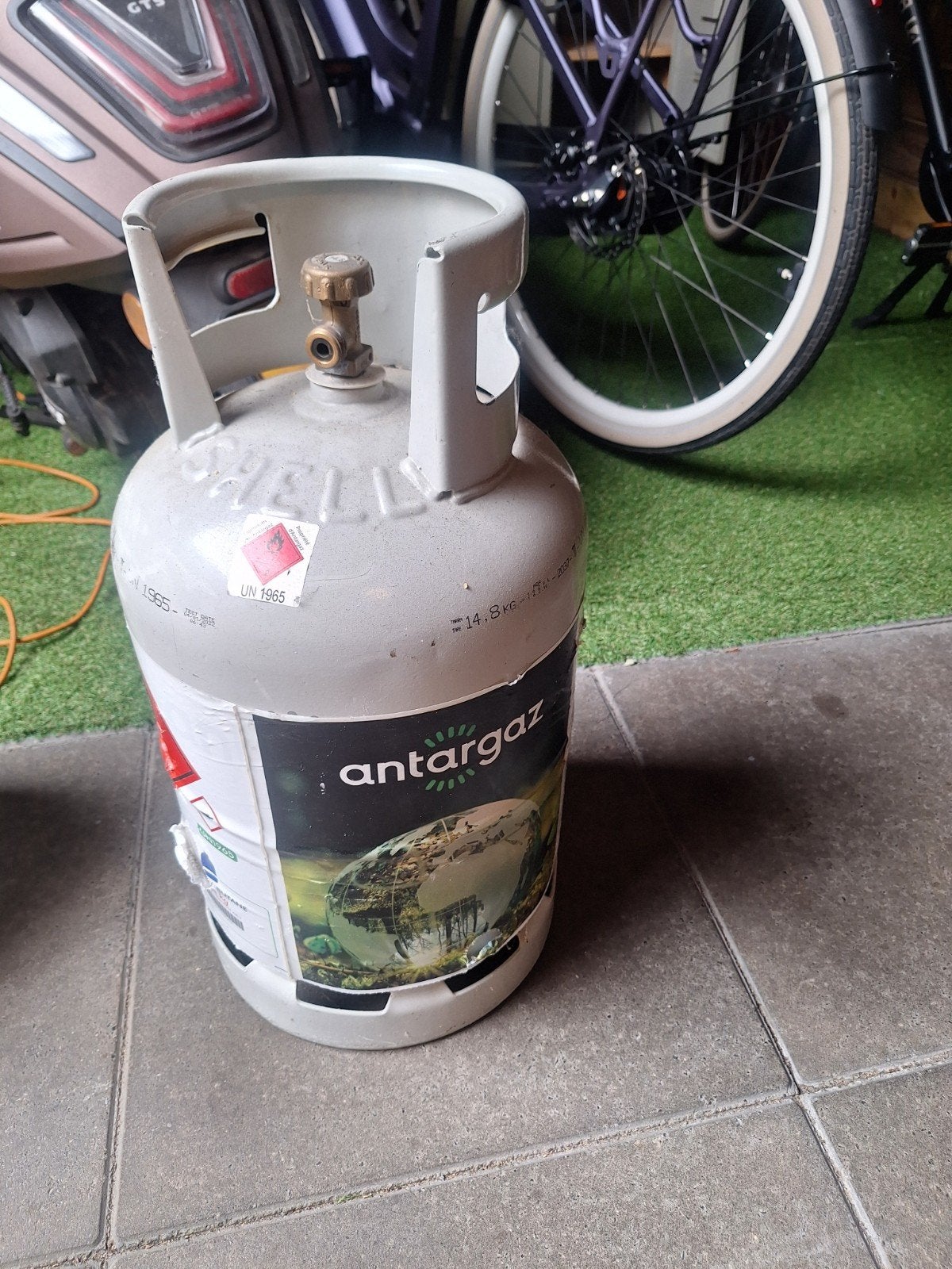 Gasflessen: Antargaz (3/4 vol) en Shell (1/4 vol), Tuin en Terras, Gasbarbecues, Ophalen, Gebruikt, Antargaz, Shell