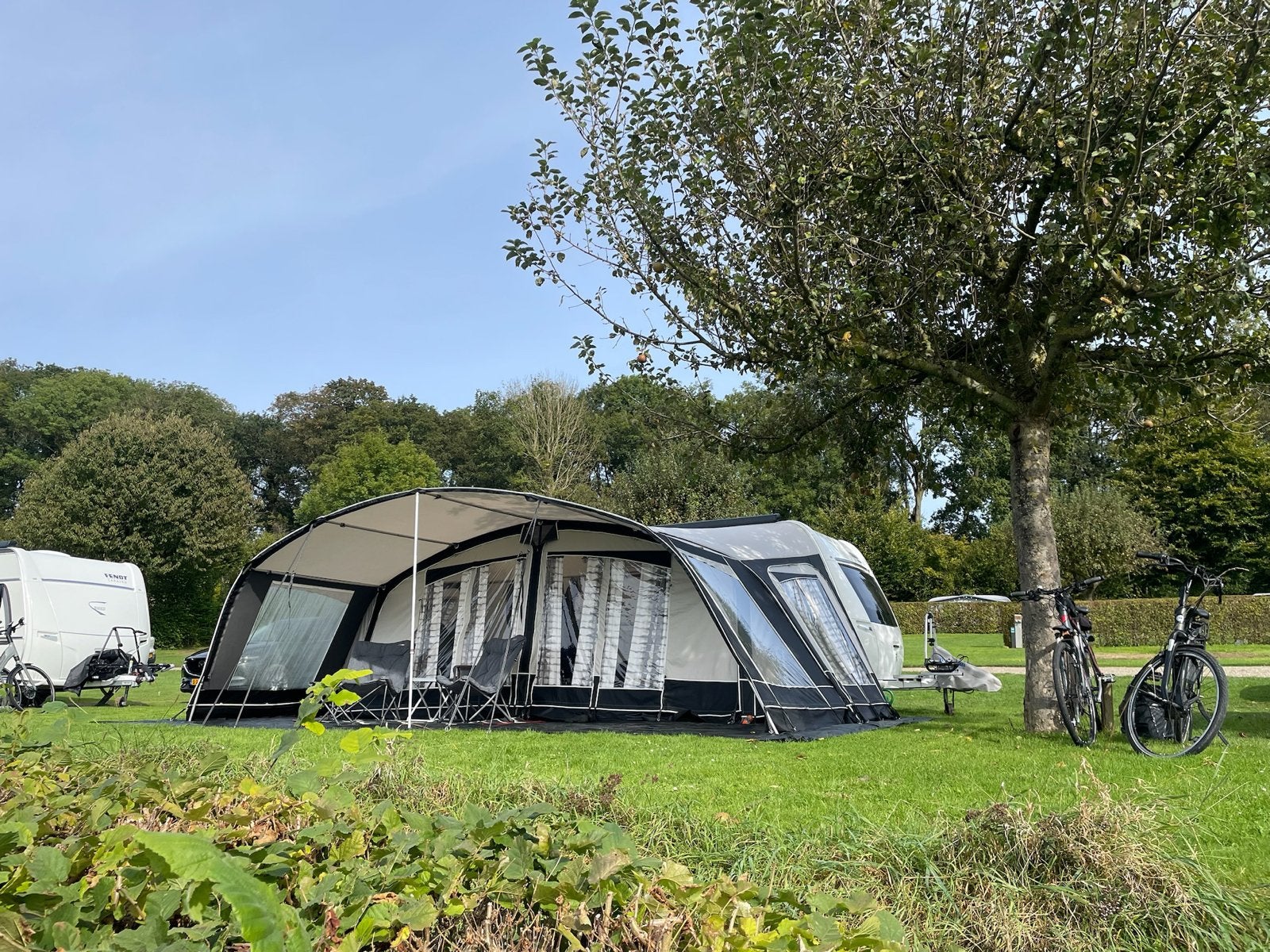 Unico Milaan Voortent Fendt 515 incl. luifel en accessoires, Caravans en Kamperen, Voortenten en Luifels, Ophalen, Zo goed als nieuw