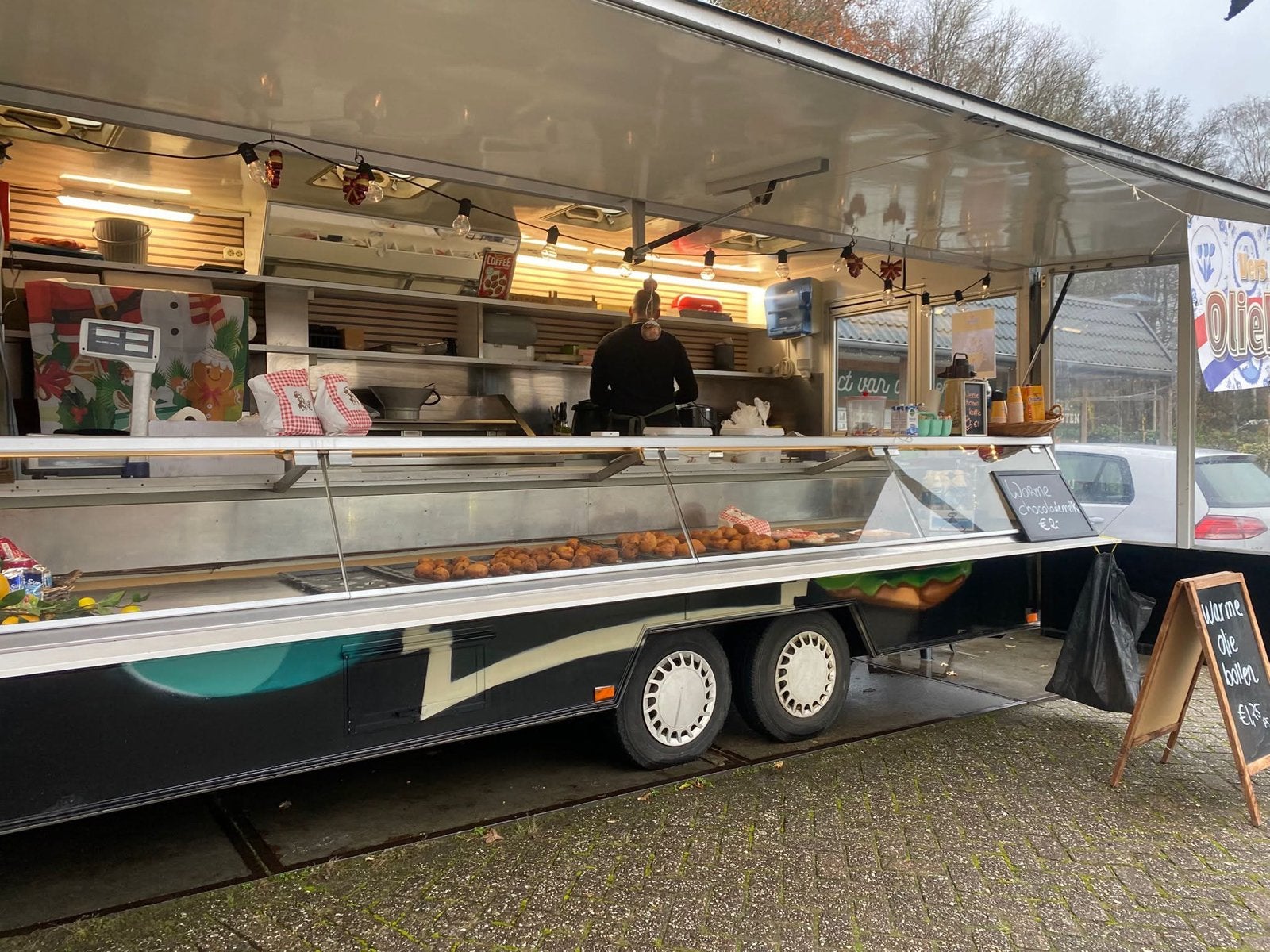 Foodtruck, verkoopwagen, oliebollenkraam, snackwagen, frites, Ophalen