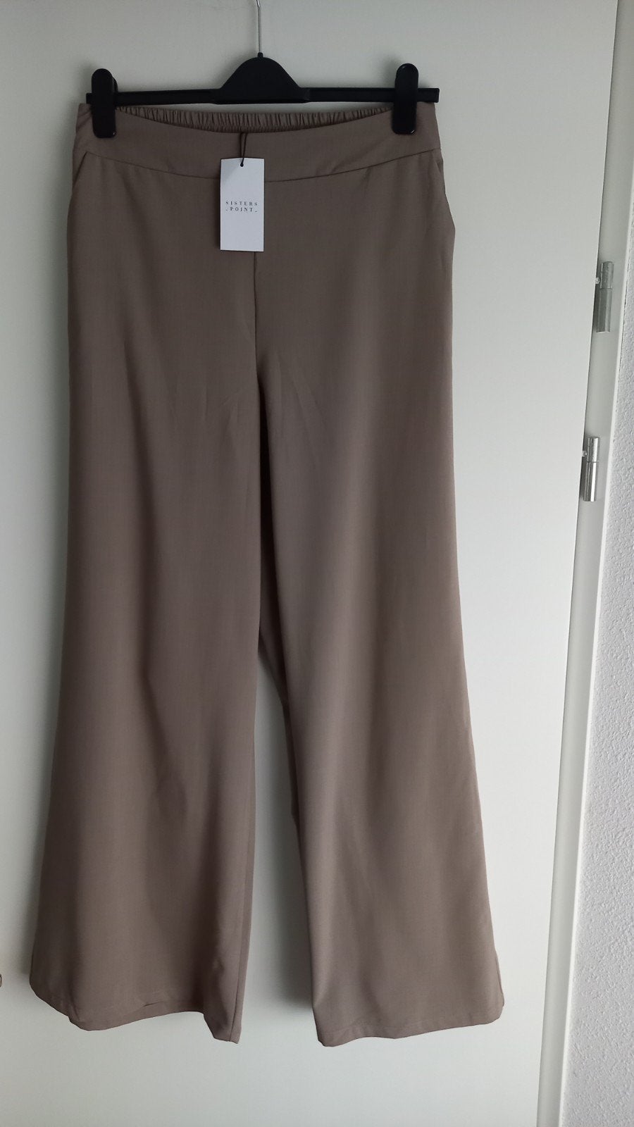 SISTER POINT  NIEUWE  BROEK MAAT L., Maat 38/40 (M), Beige, Nieuw, Ophalen of Verzenden