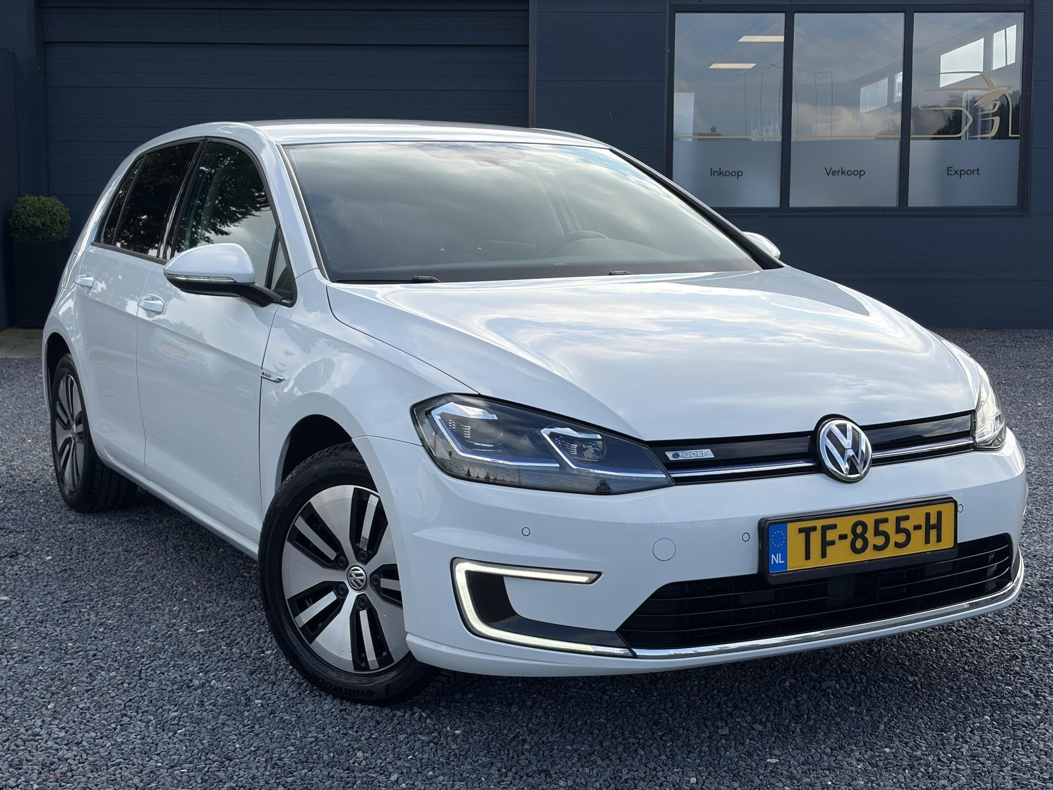 Volkswagen e-Golf ✓SOH 84,55%✓Carplay✓Navi✓LED✓Cli, Auto's, Dealer onderhouden, Gebruikt, Zwart, 231 km