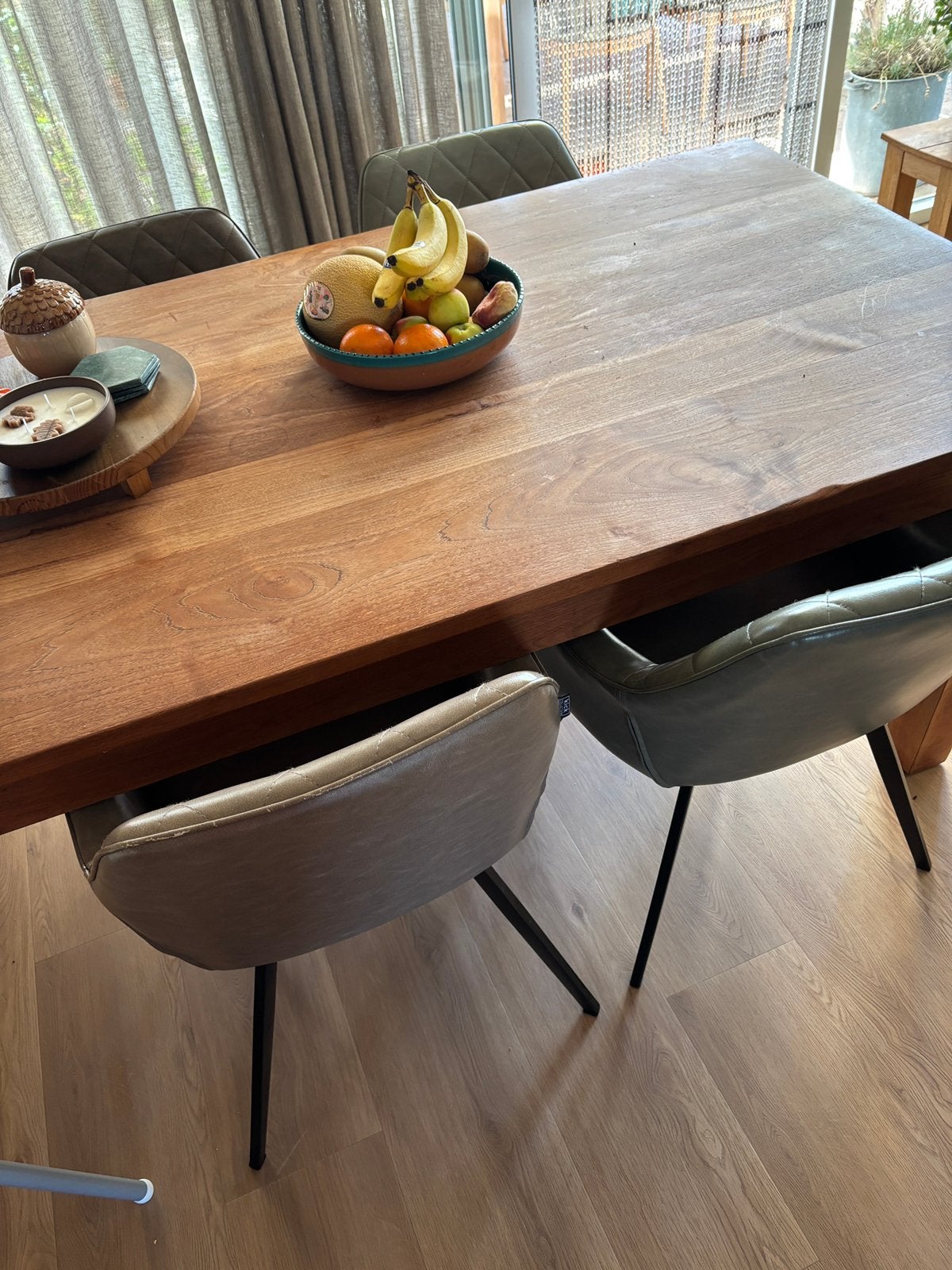 Vier eettafel stoelen, twee groenen een bruin en een taupe, Huis en Inrichting, Ophalen, 100 tot 150 cm, Rond, 50 tot 100 cm
