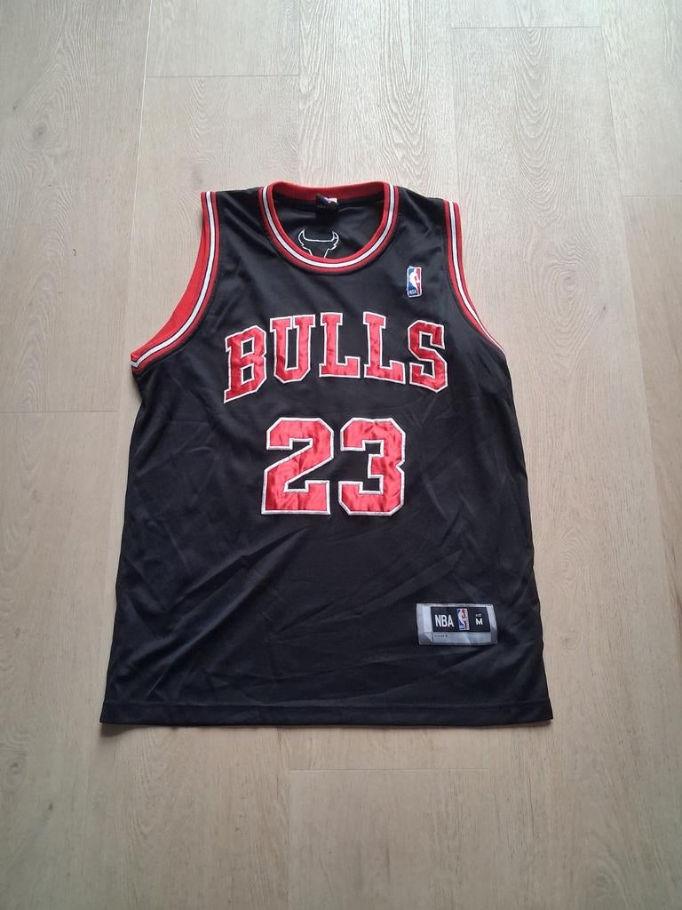 Jordan Bulls 23 shirt - Maat M, Kleding | Heren, T-shirts, Maat 48/50 (M), Zwart, Ophalen of Verzenden, Gedragen