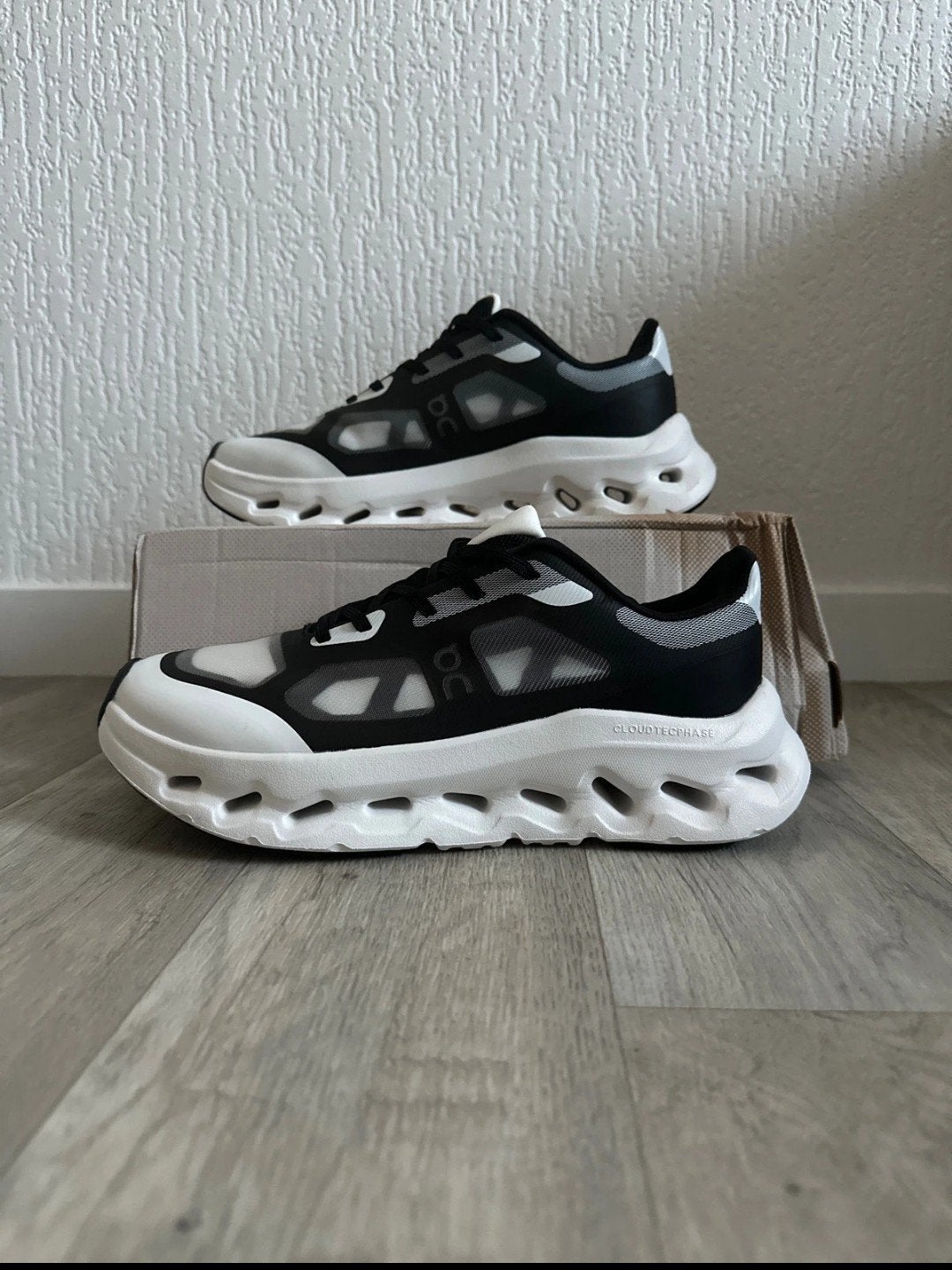 On Cloud Remix Zwart Wit - Nieuw in doos - Alle maten, Kleding | Heren, Ophalen of Verzenden, Nieuw, Zwart, On Cloud