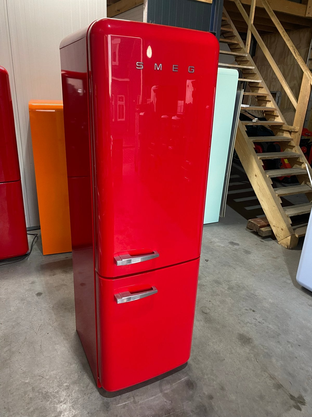Smeg Koelkast met vriesvak - Rood, Bella, 200 liter of meer, 60 cm of meer, Met aparte vriezer