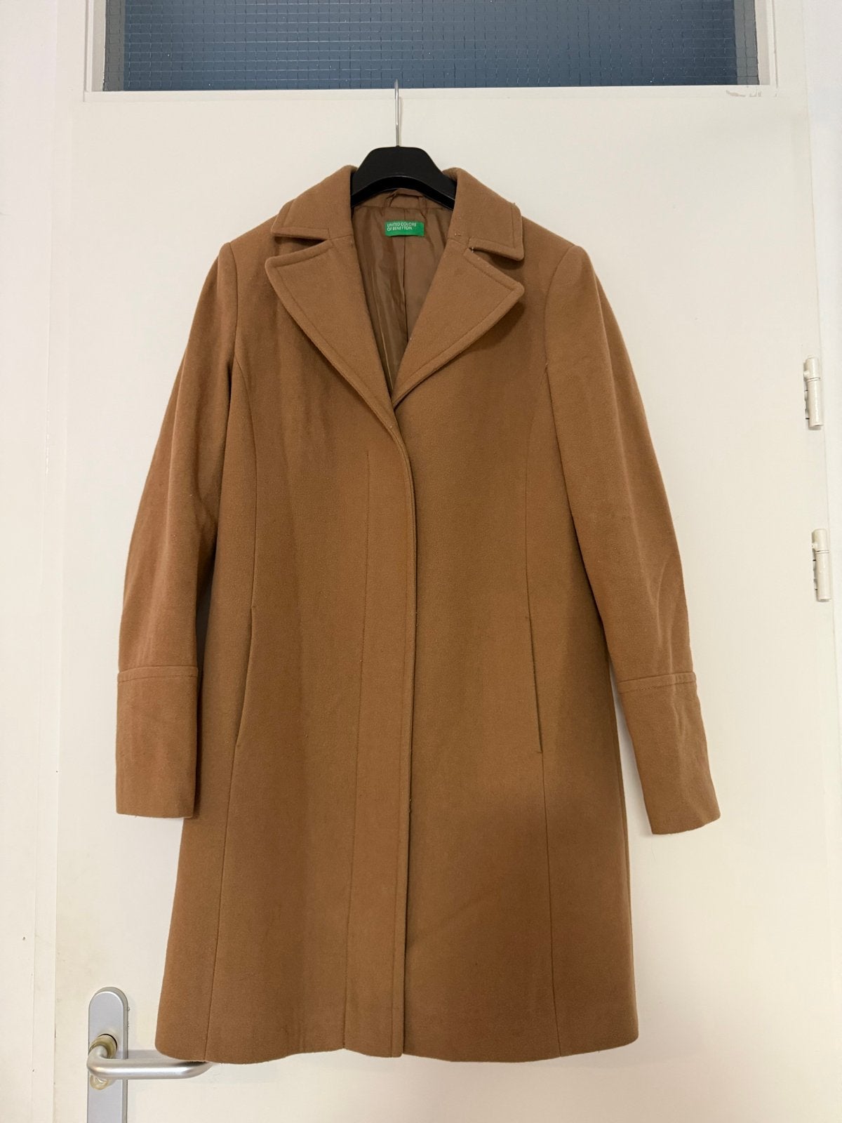 United Benetton wollen mantel in beige/camel kleur, maat 42, Kleding | Dames, Ophalen of Verzenden, Gedragen, Maat 42/44 (L), Beige