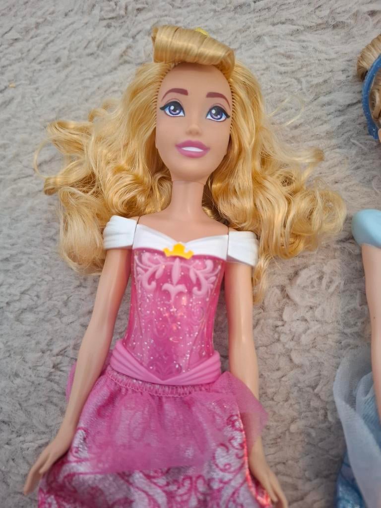 Disney prinsessen poppen set | Aurora & Assepoester | jurk, Ophalen of Verzenden, Zo goed als nieuw, Overige typen