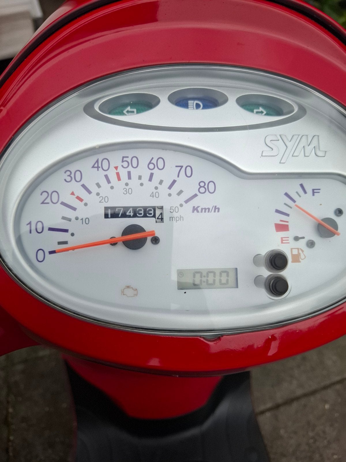 Rode Sym scooter - Nieuwe accu nodig, Fietsen en Brommers, Ophalen of Verzenden, Gebruikt, Benzine, SYM