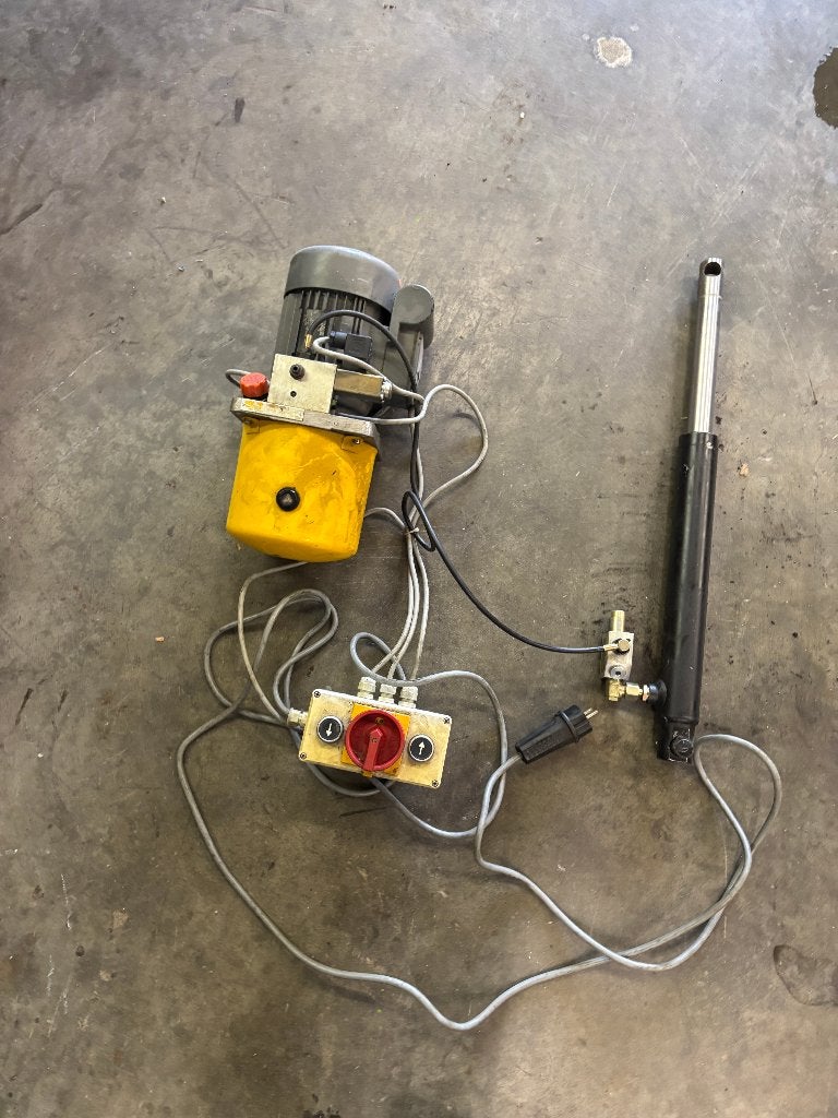 Hydrauliek unit 220V, Ophalen, Gebruikt