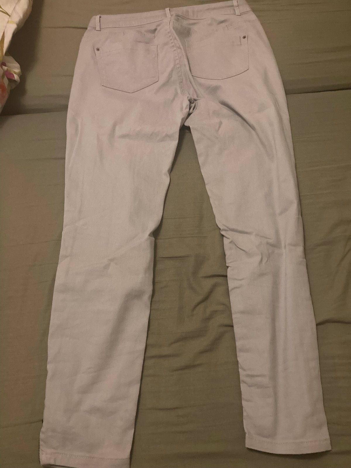 Fijne grijze 5 pocket broek met ritsjes aan onderzijde 44, Maat 42/44 (L), Ophalen of Verzenden, Zo goed als nieuw, Grijs