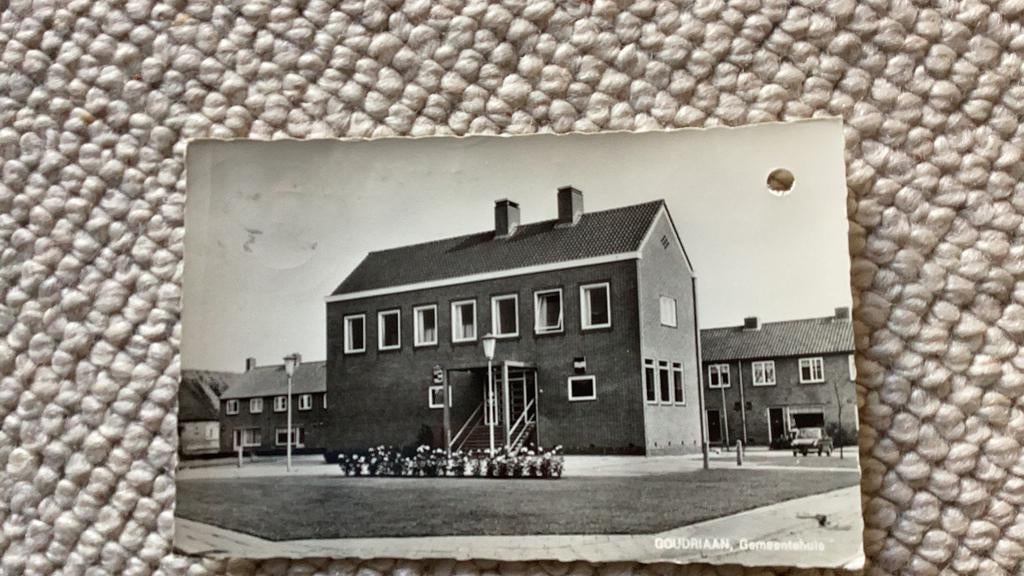 Ansichtkaart Goudriaan Gemeentehuis 1971. 971, Ophalen of Verzenden, 1960 tot 1980, Gelopen, Zuid-Holland