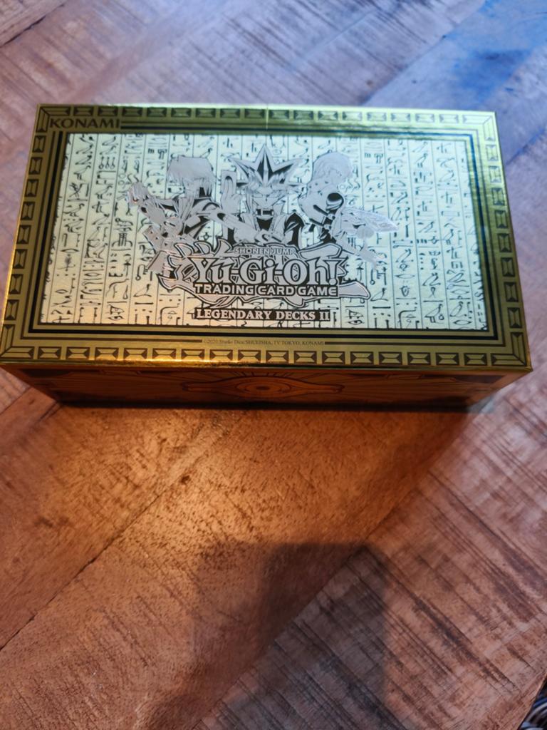 Yu-Gi-Oh! Legendary Decks II Box - Nieuwstaat, Ophalen of Verzenden, Zo goed als nieuw, Starterdeck
