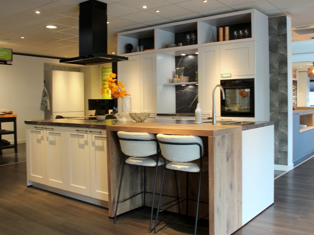 HU10 Häcker Hampton eilandkeuken massief essenhout, Huis en Inrichting, Ophalen, Nieuw, Kunststof, Info@nobilia.de