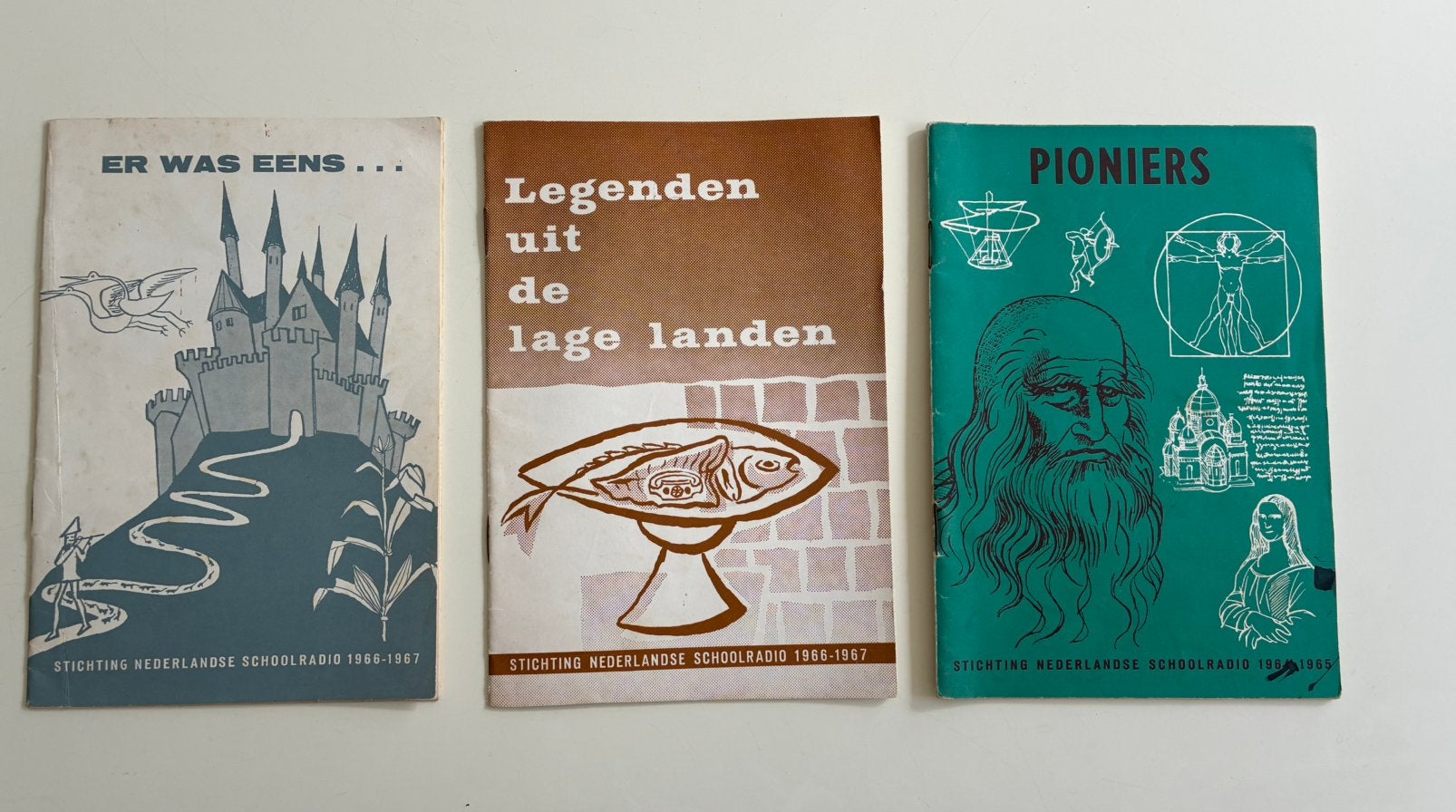 4 Oude Schoolradio Boekjes: Er Was Eens, Legenden, Pioniers, Ophalen of Verzenden