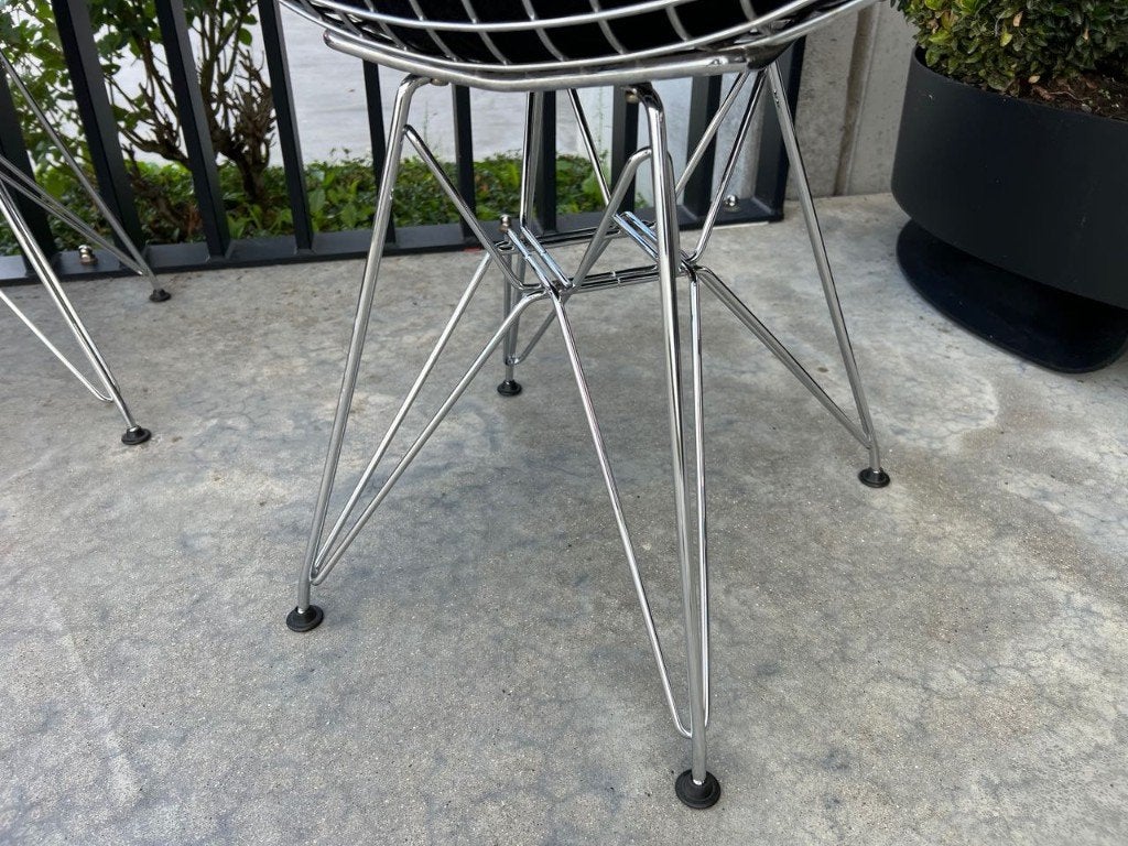 VITRA EAMES WIRE BIKINI DKR-2, 4X, Design, Ophalen of Verzenden, Zo goed als nieuw, Vijf, Zes of meer stoelen