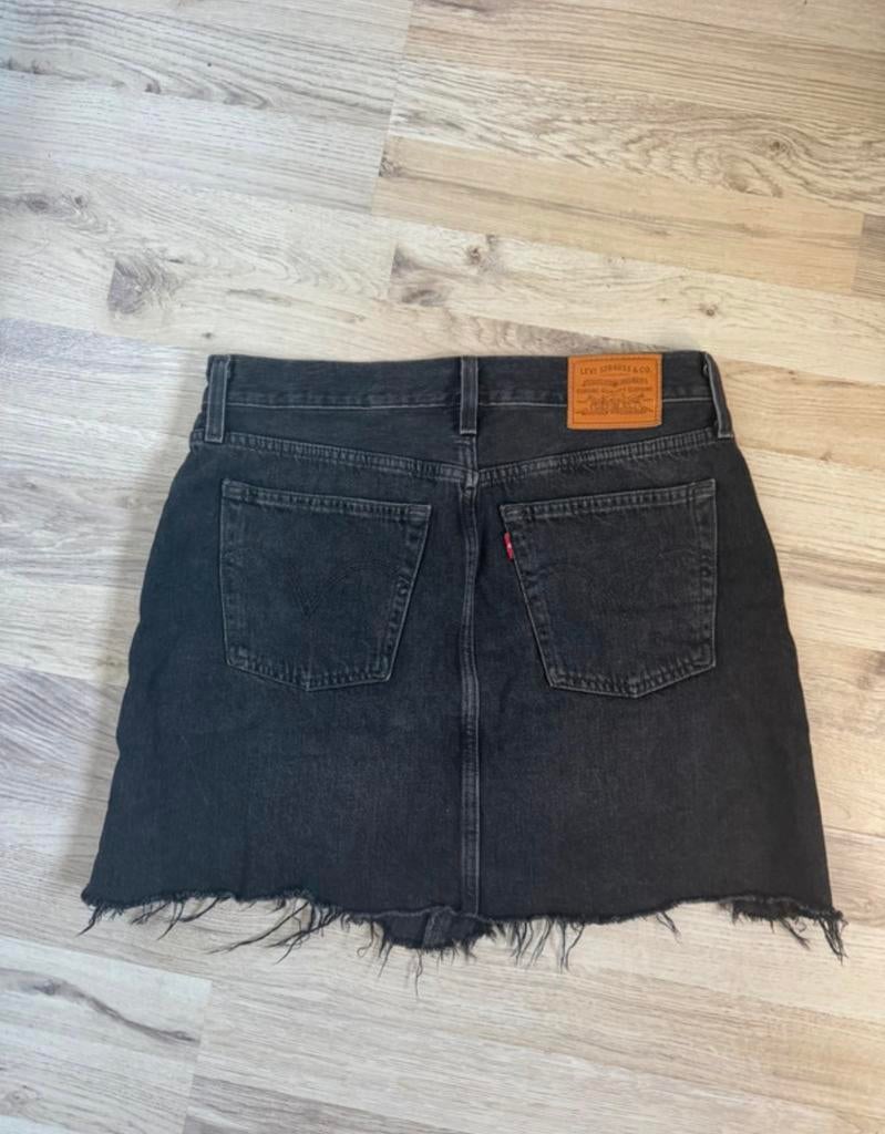 Spijkerrok Levi’s, Kleding | Dames, Rokken, Maat 38/40 (M), Zwart, Ophalen of Verzenden, Zo goed als nieuw