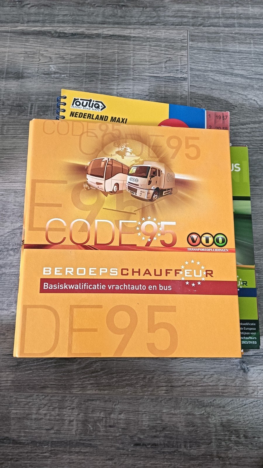 Code 95 theorie boeken: Basiskwalificatie Vrachtauto en Bus, Boeken, Ophalen of Verzenden, Zo goed als nieuw, MBO, VTO Transportopleidingen
