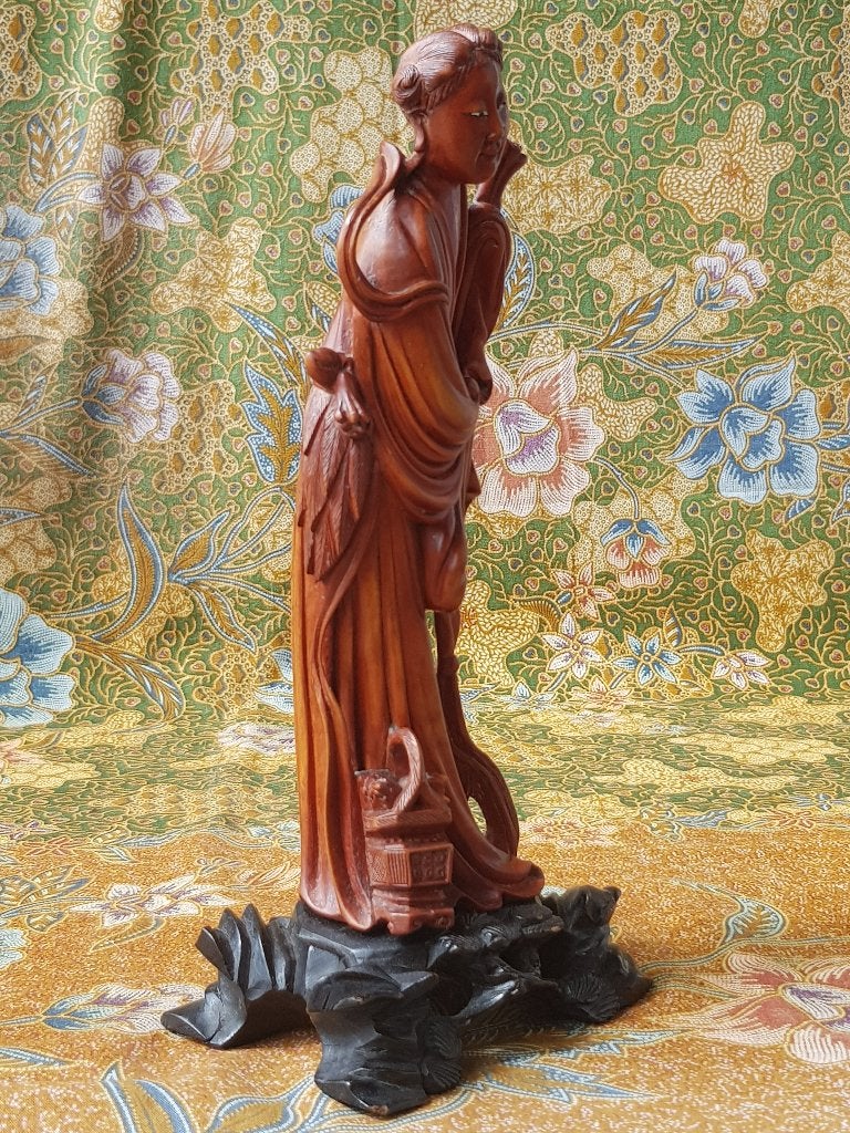 Mooi oud Oosters beeldje van coromandel hout 25 cm., Antiek en Kunst, Hout, Ophalen of Verzenden, Meerkleurig, Gesneden