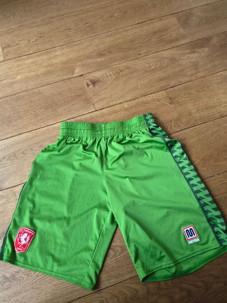 Fc twente korte broek, Maat M, Ophalen of Verzenden, Zo goed als nieuw, Broek