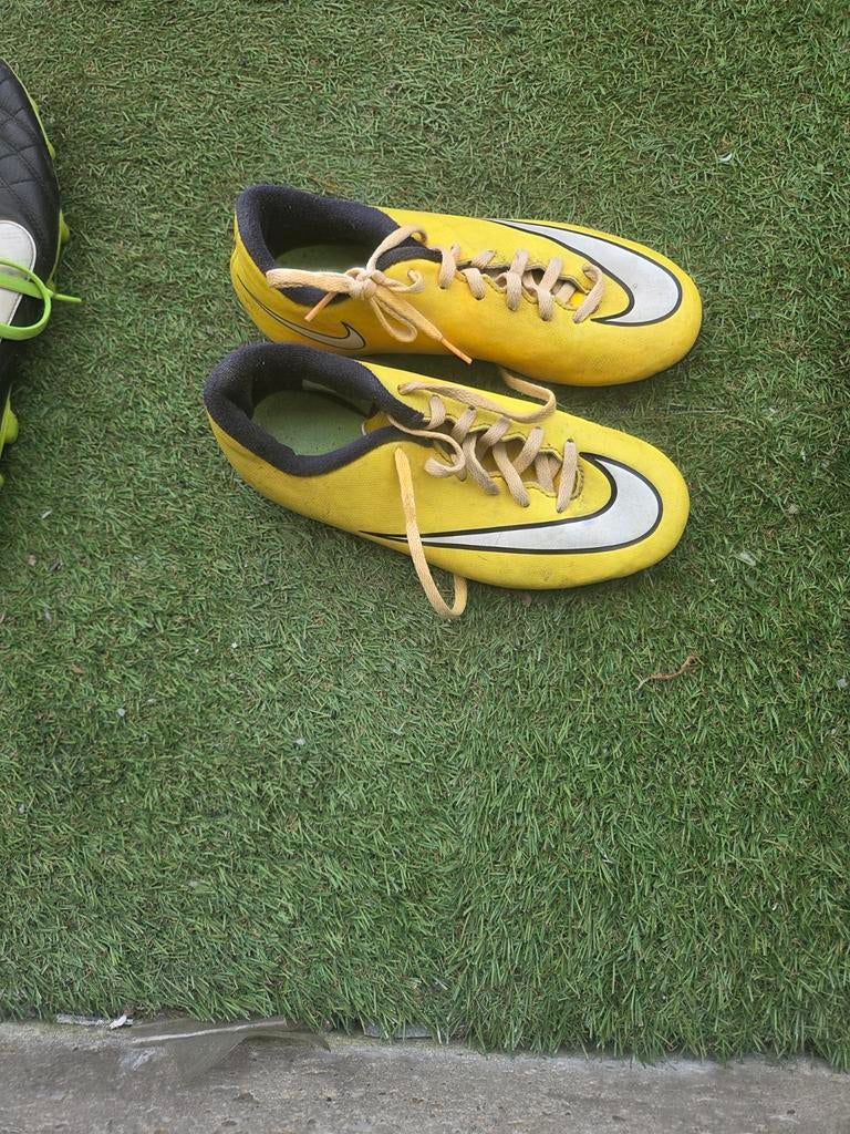 Gele Nike voetbalschoenen, Maat XS of kleiner, Ophalen of Verzenden, Schoenen
