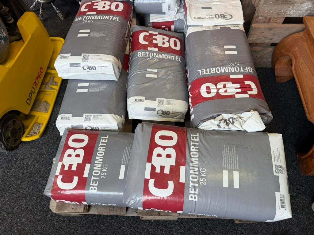 Kant en klare beton 25 kg en egaline, Ophalen, Nieuw
