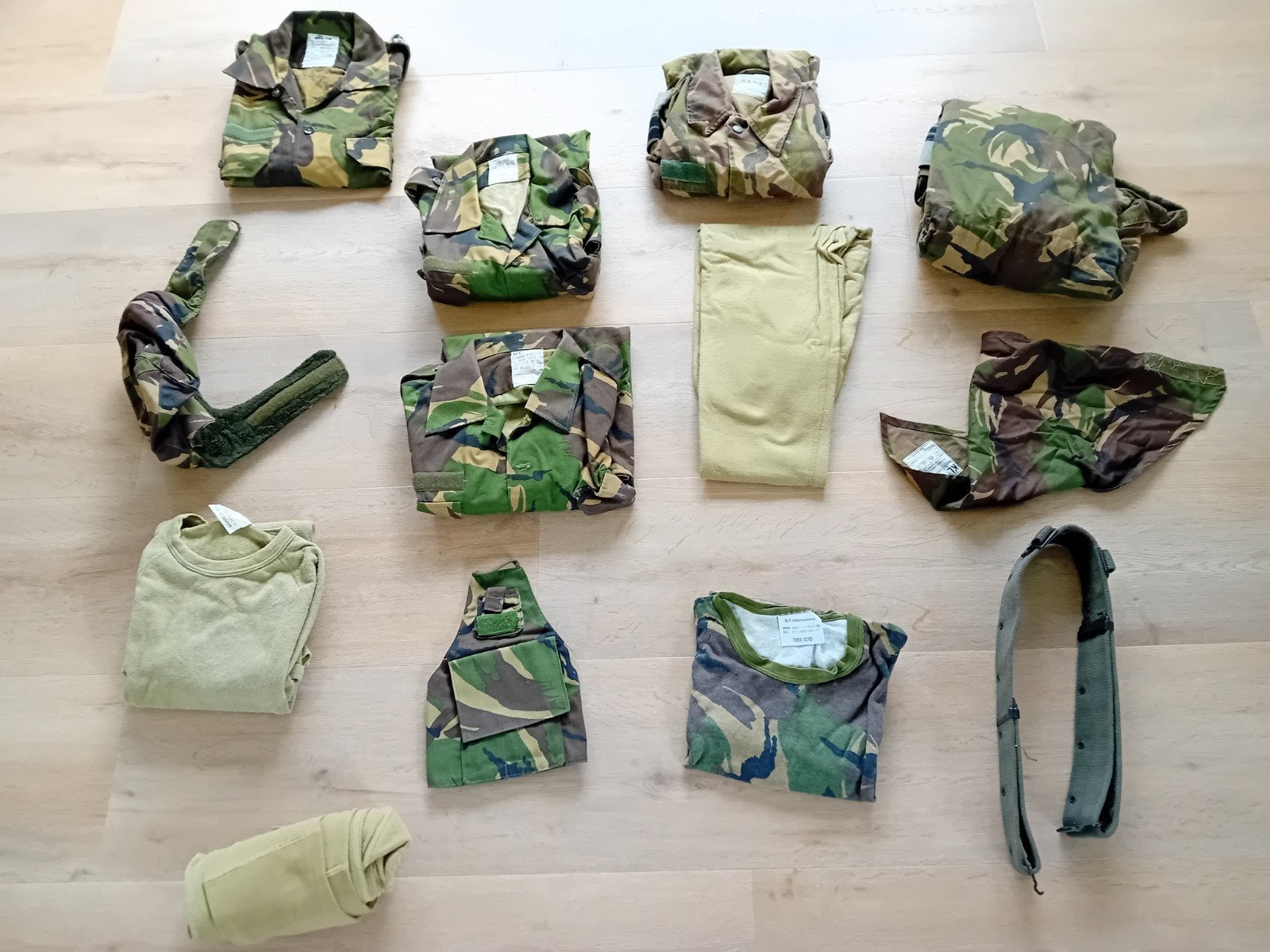 Militair kledingpakket - Diverse camouflagekleding, Verzamelen, Ophalen of Verzenden, Landmacht, Nederland, Kleding of Schoenen