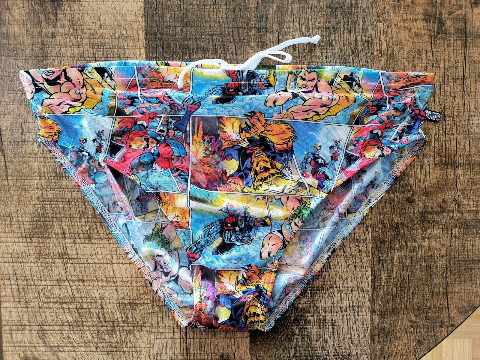 Aussiebum gekleurde cartoon heren zwemslip | Maat L, Kleding | Heren, Verzenden, Maat 52/54 (L), Aussiebum, Zwemslip