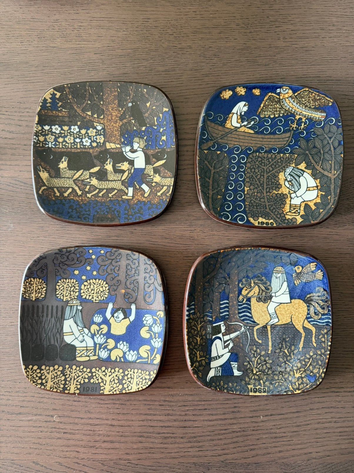 Vintage Kalevala-jaarborden merk Arabia, Ophalen, Zo goed als nieuw