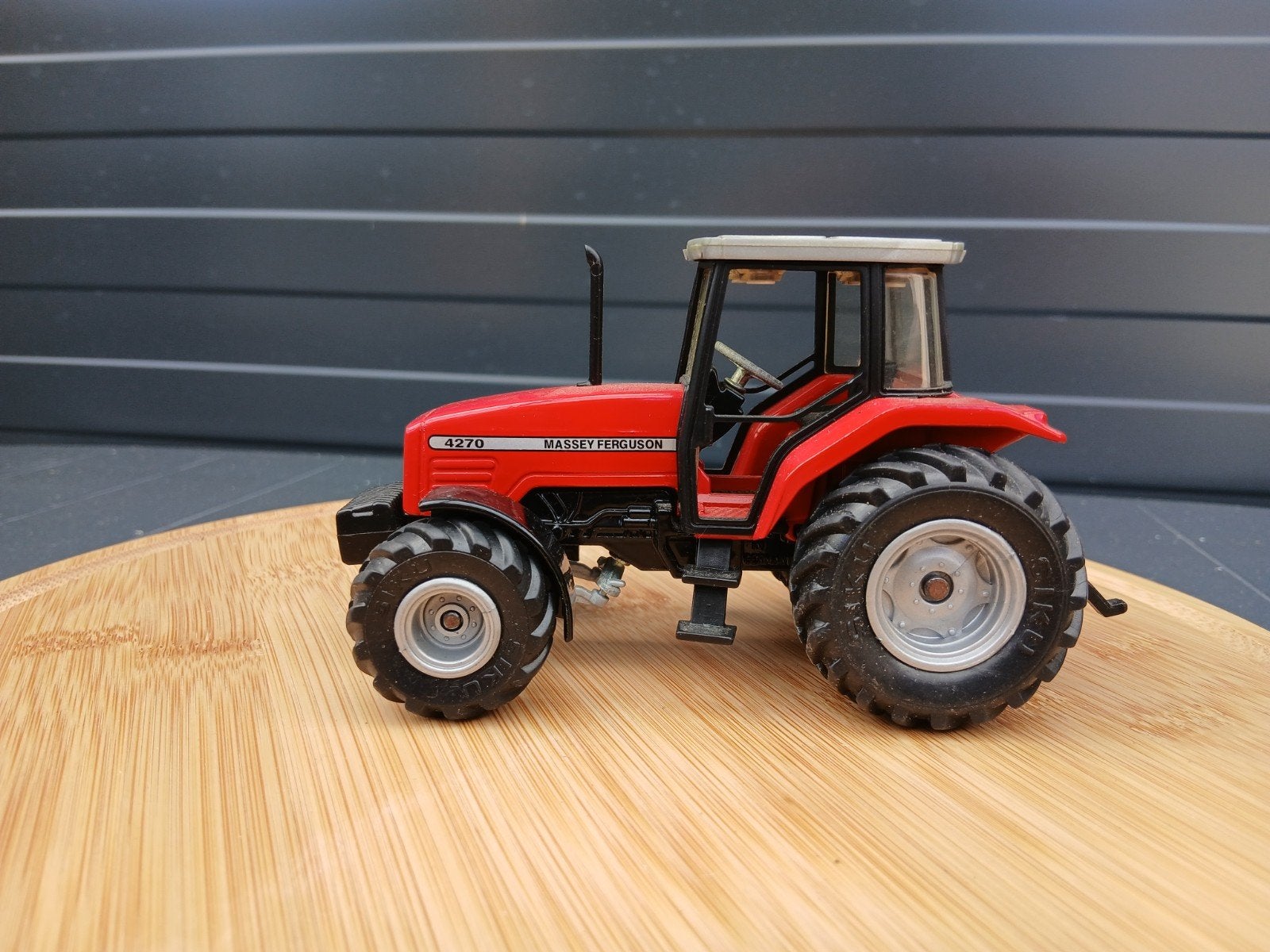 SIKU MASSEY FERGUSON 4270, Ophalen of Verzenden, Zo goed als nieuw, Tractor of Landbouw, SIKU