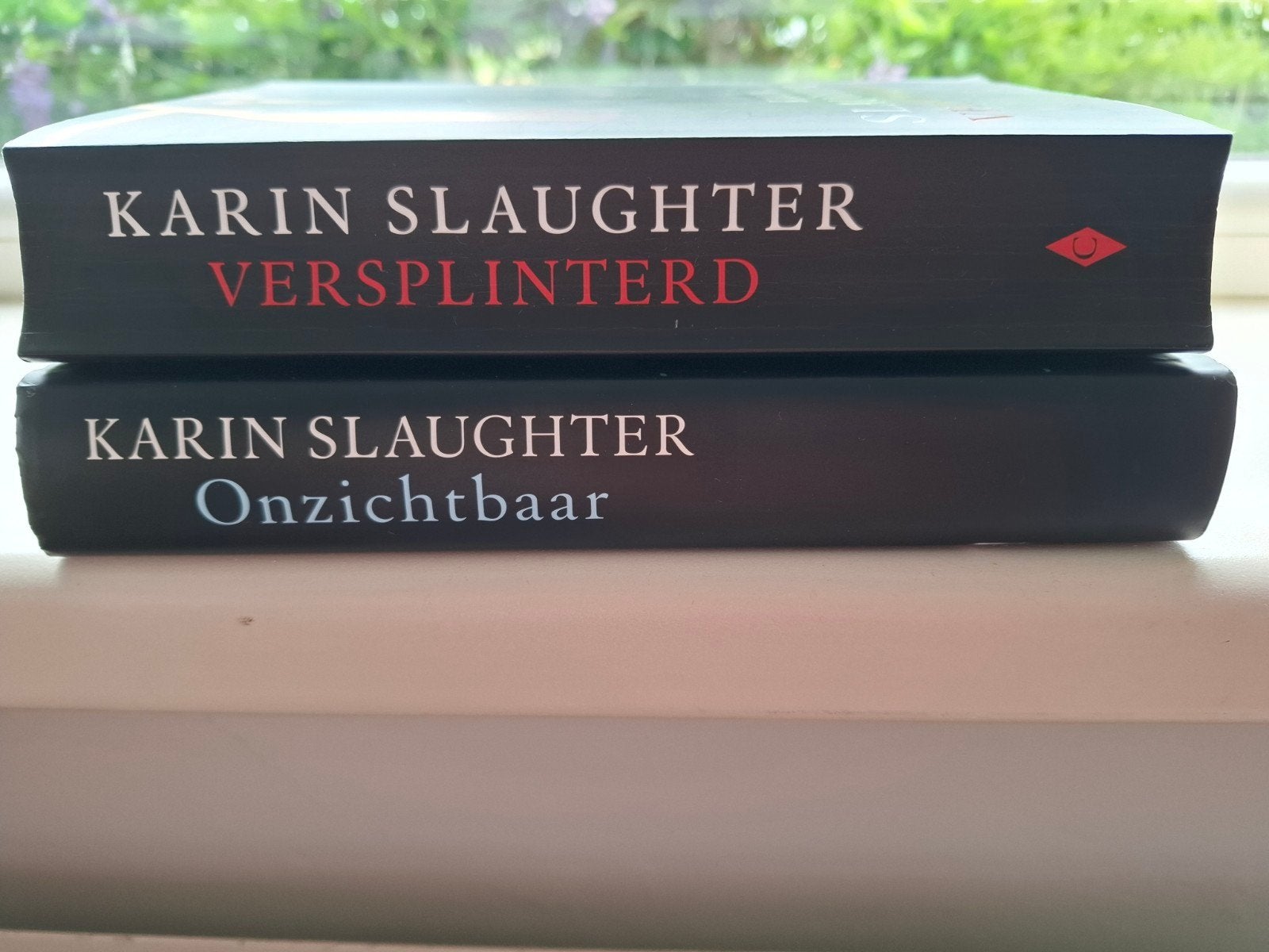 2 boeken van Karin Slaughter - Versplinterd & Onzichtbaar, Ophalen of Verzenden, Zo goed als nieuw, Karin Slaughter