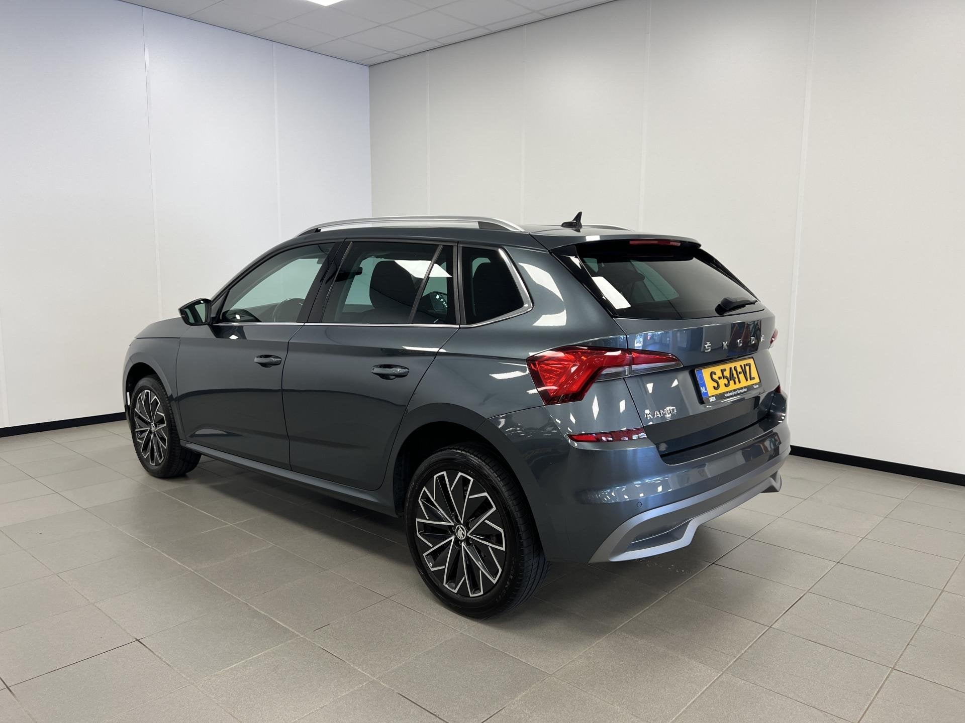 SKODA Kamiq 1.0 TSI Business Edition / Digi dashb / Camera /, Auto's, Gebruikt, 49 €/maand, Handgeschakeld, Grijs