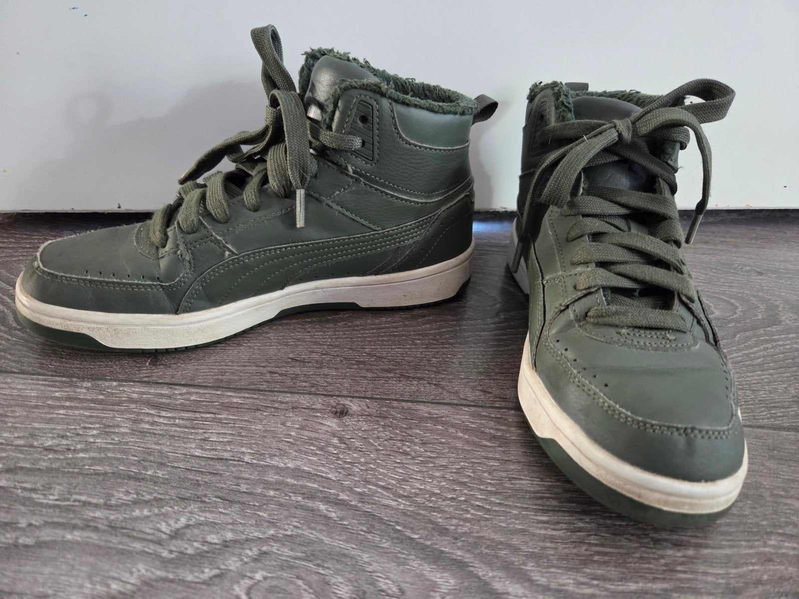 Puma sneakers legergroen maat 38, Gebruikt, Puma, Schoenen, Ophalen of Verzenden