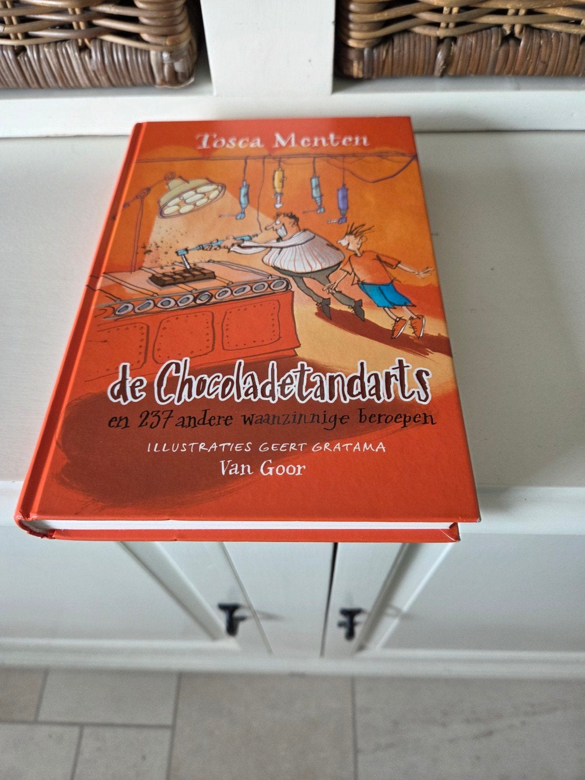 Tosca Menten - De chocoladetandarts, Boeken, Ophalen of Verzenden, Gelezen, Tosca Menten, Fictie algemeen