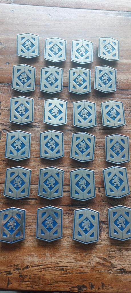24 Baretemblemen BB, Verzamelen, Ophalen of Verzenden, Landmacht