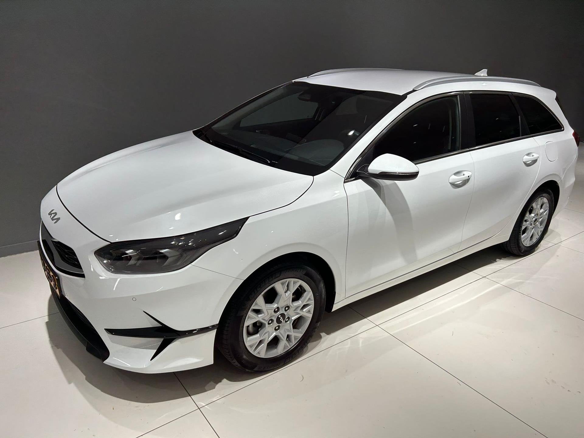 KIA Ceed Sw 1.5 T-GDi 140pk DCT7 DynamicPlusLine, 12 maanden, Gebruikt, 4 cilinders, Wit