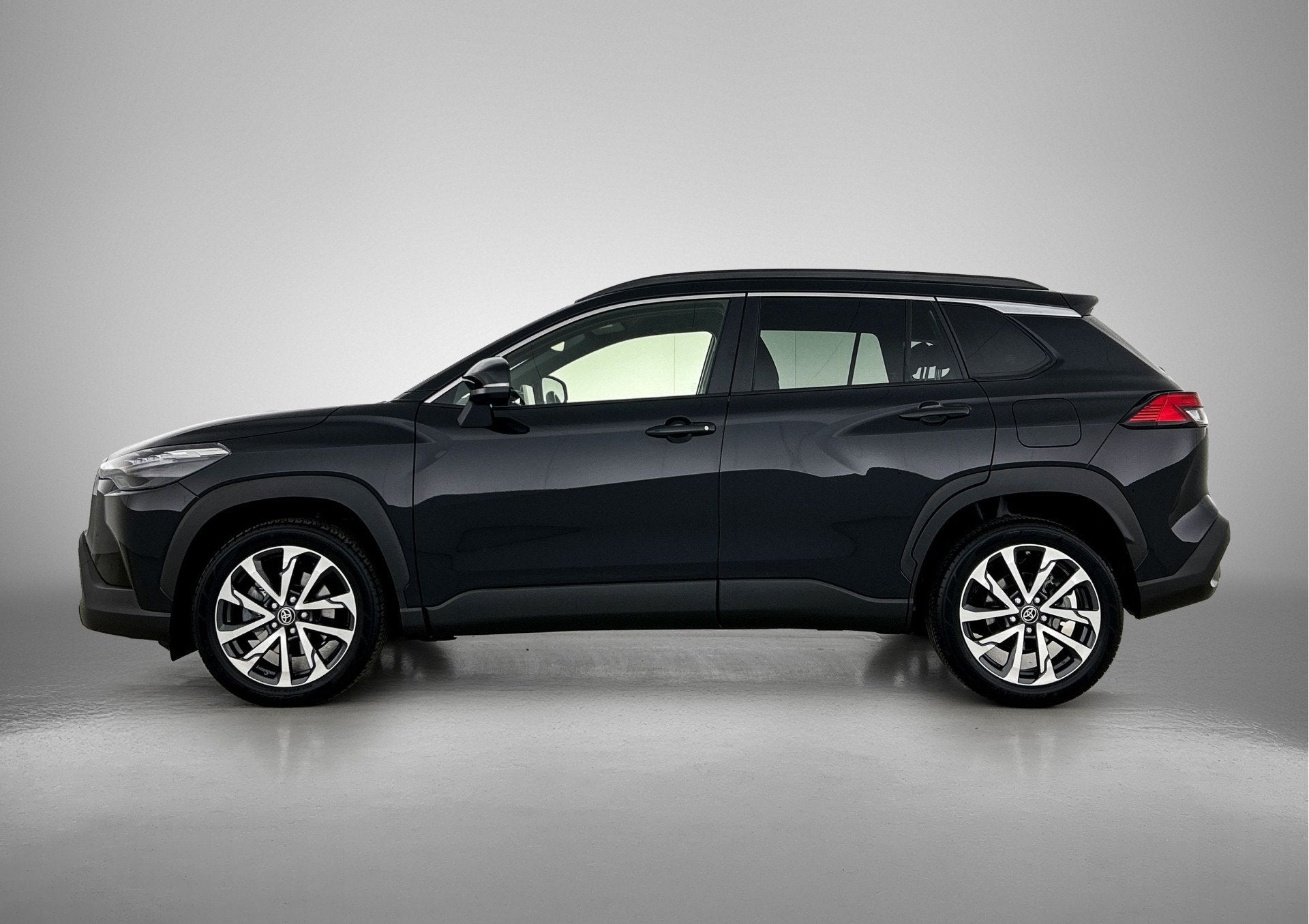 Toyota Corolla Cross Hybrid 140 Style | Dealer onderhouden |, Auto's, Stof, Gebruikt, 4 cilinders, Zwart